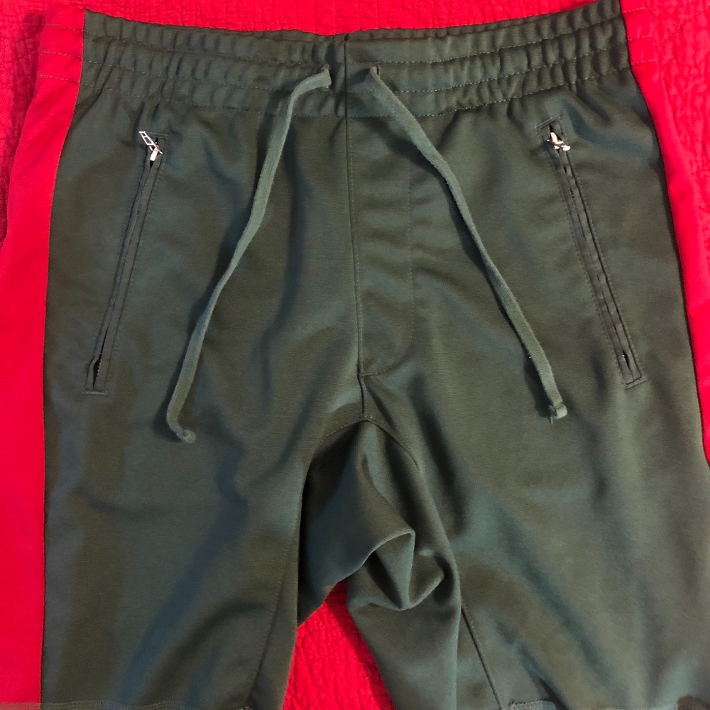 PACSUN LOS ANGELES GREEN & ROSEWOOD RED SHORTS (M)